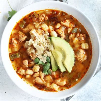  Pozole! Uma Sopa Acalentadora com uma Explosão de Sabores Picantes e Frescos