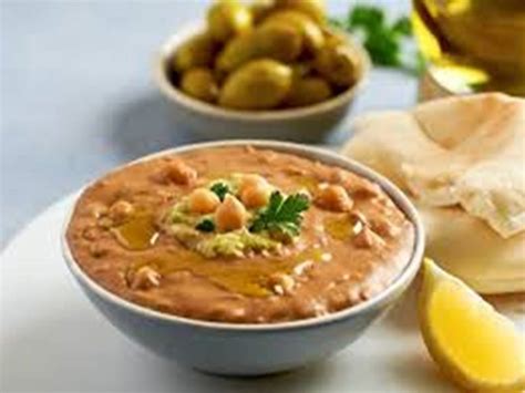  Ful Medames: Uma explosão de sabores mediterrâneos e aromas que te transportam para o Egito Antigo!