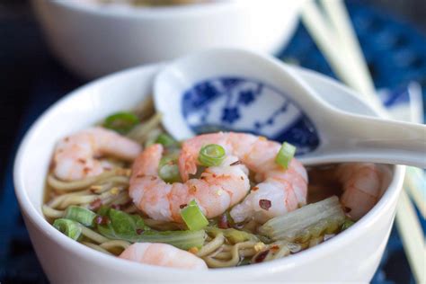  Macarrão com Molho de Camarão Picante e Aromático: Uma Jornada Gastronômica Através dos Sabores da China!